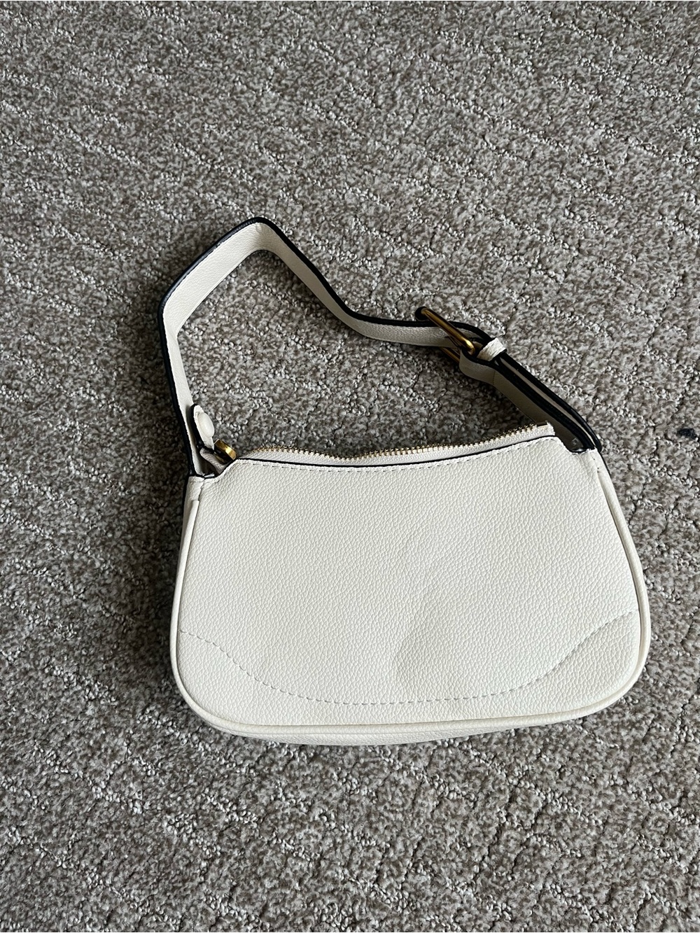 Gucci White Pebbled Leather Shoulder Bag with Gold GG - Picture 2 of 3